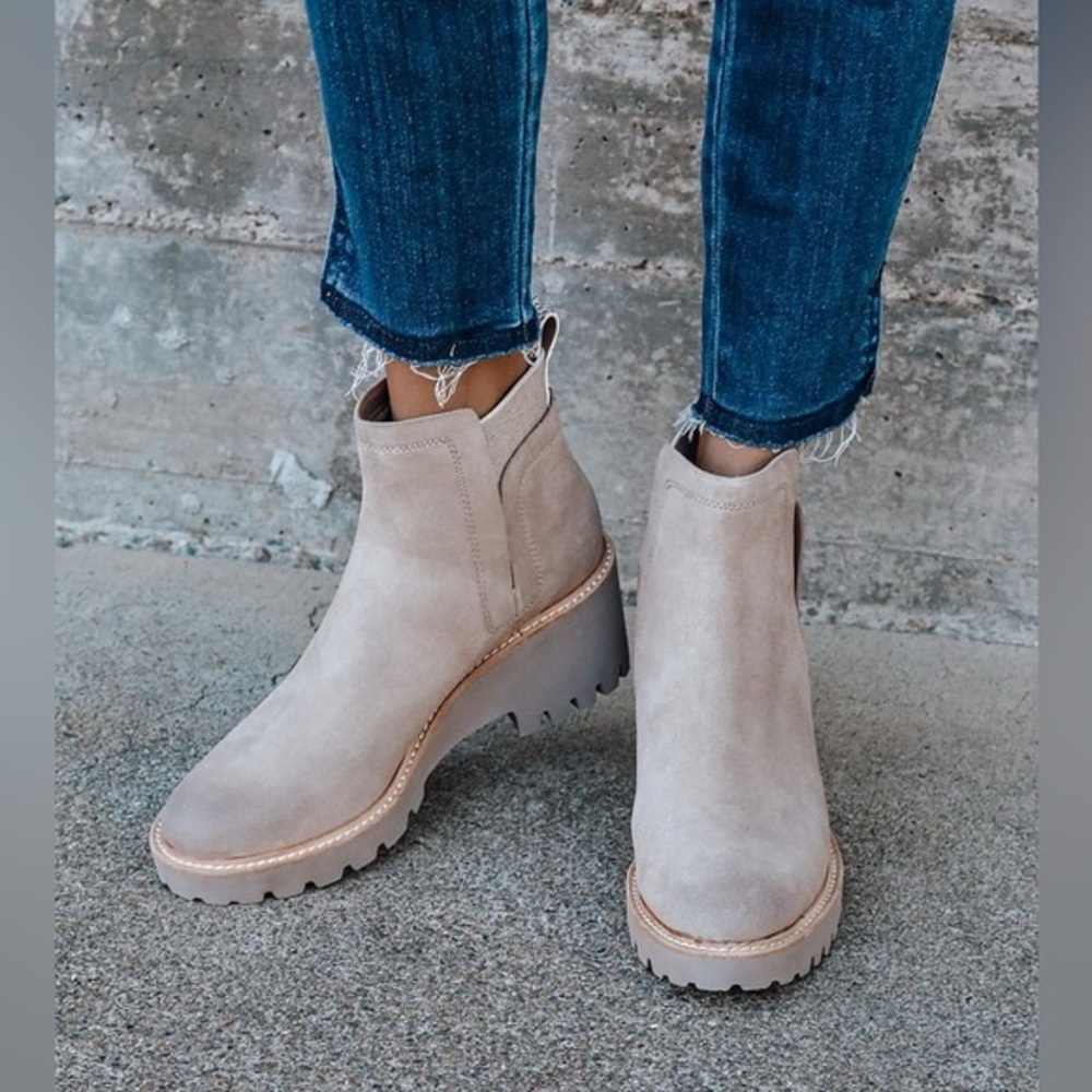 Dolce Vita Rango Ankle Boots Size 10 Taupe Suede Lug Sole Chelsea Wedge